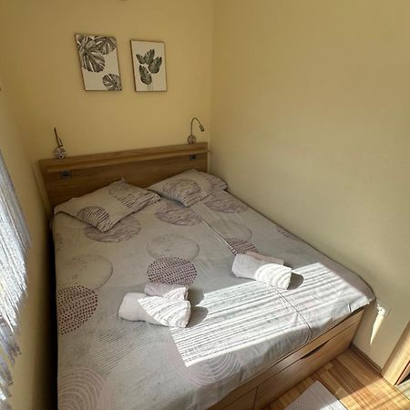 Apartmani Dora I Kati Orebić Eksteriør billede