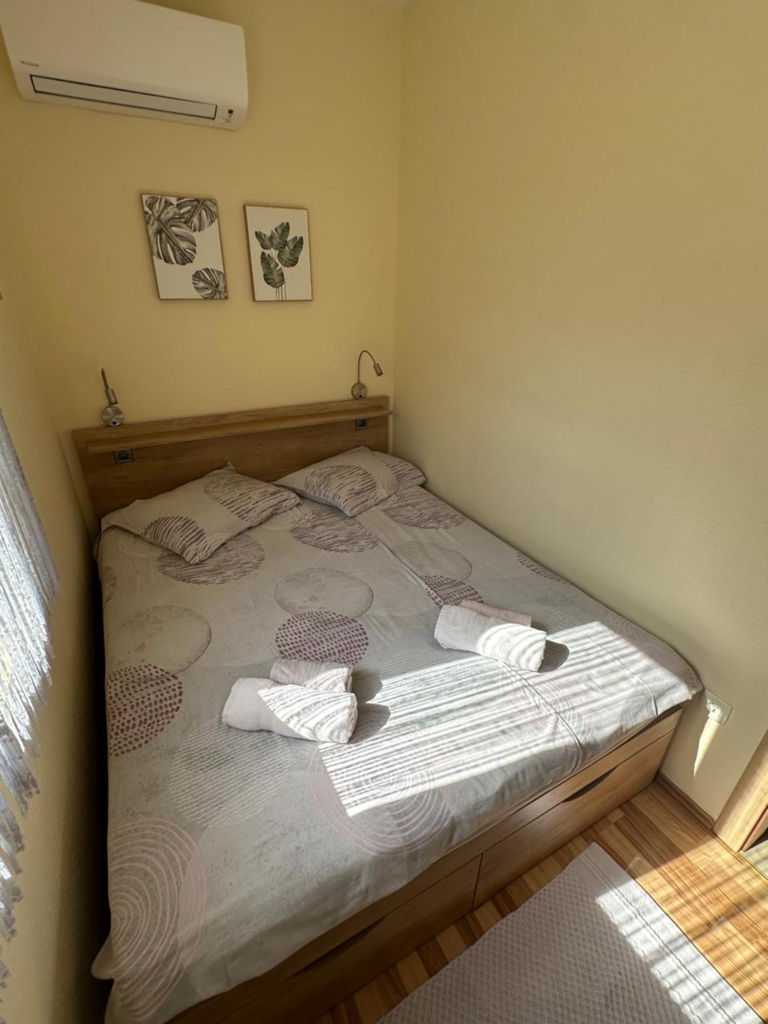 Apartmani Dora I Kati Orebić Eksteriør billede