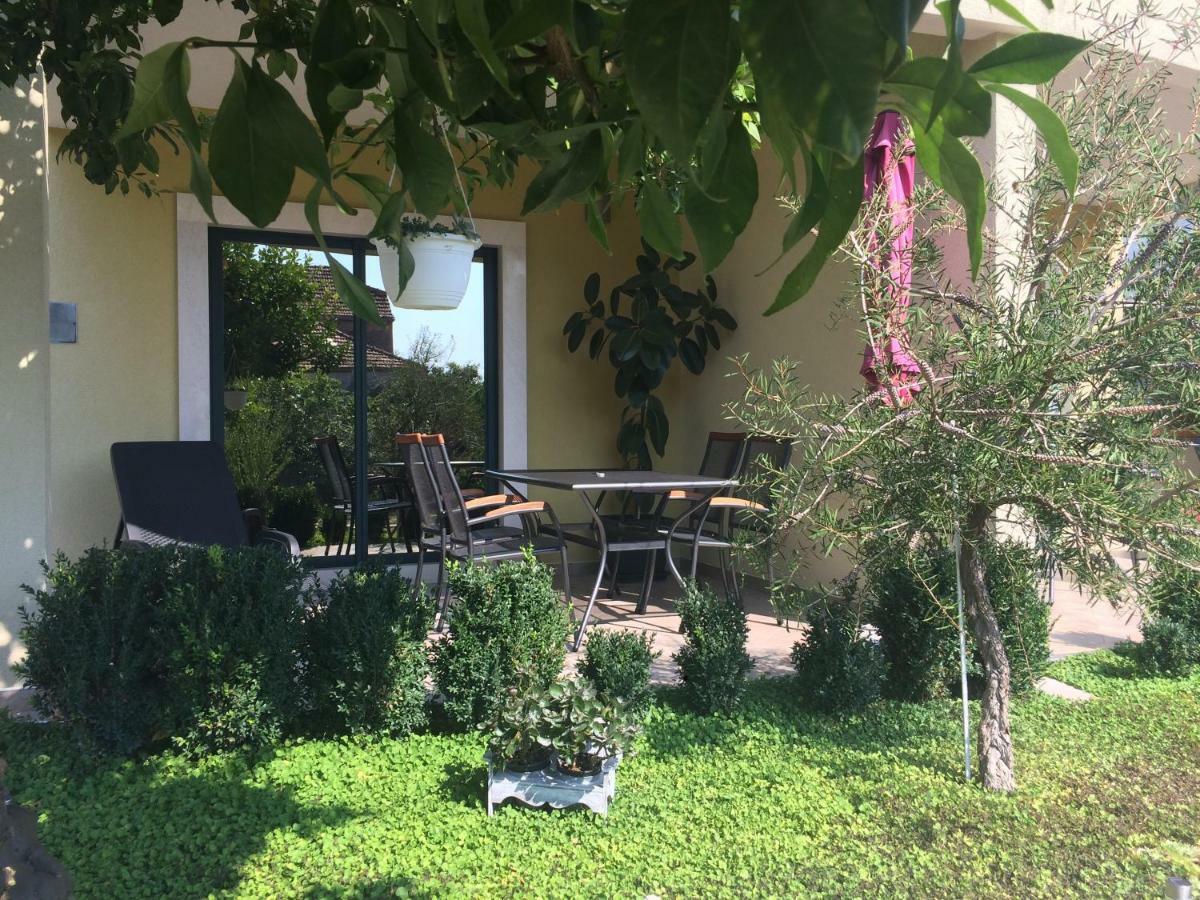 Apartmani Dora I Kati Orebić Eksteriør billede
